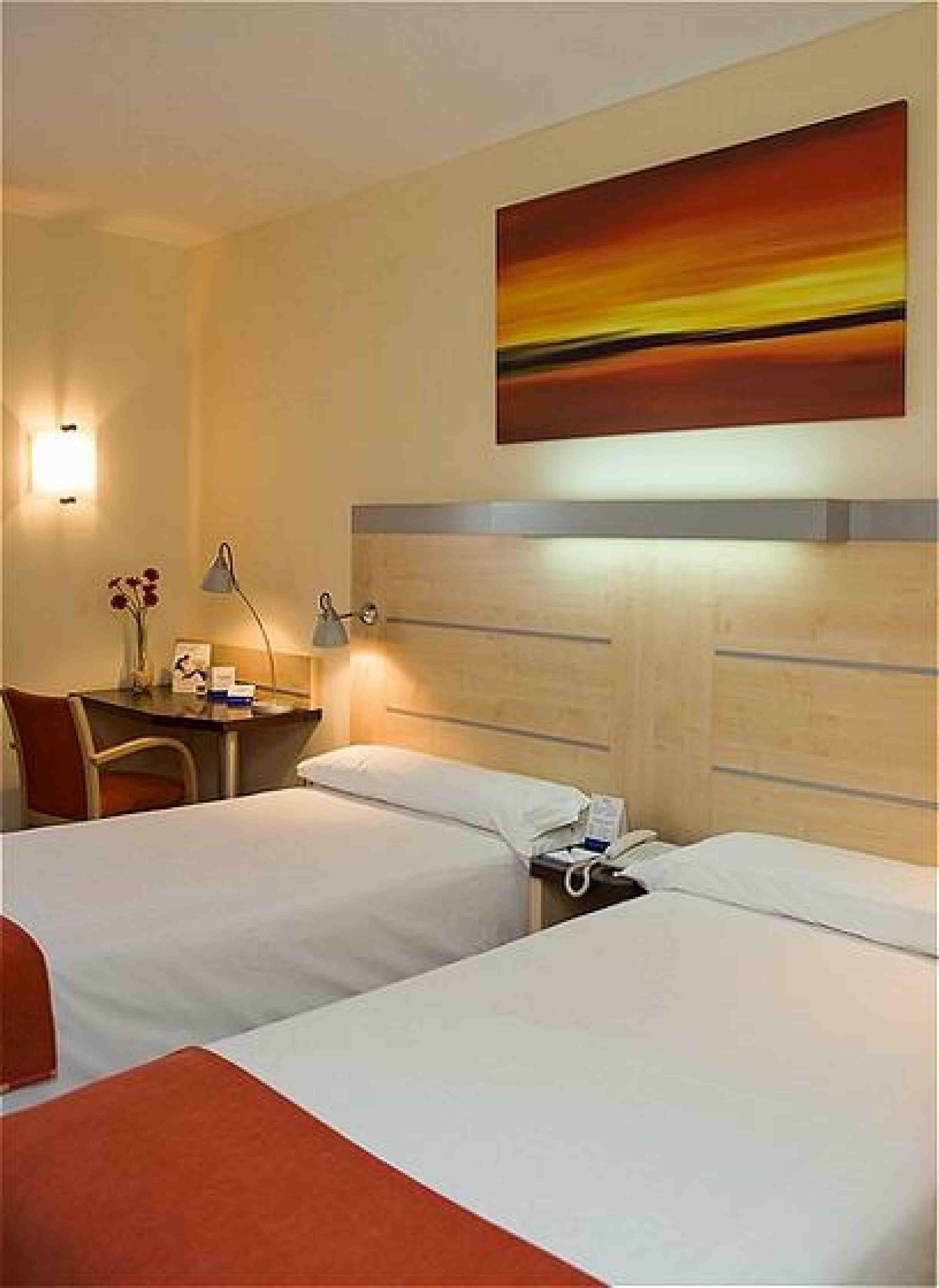 Holiday Inn Express Alcobendas By Ihg Екстер'єр фото