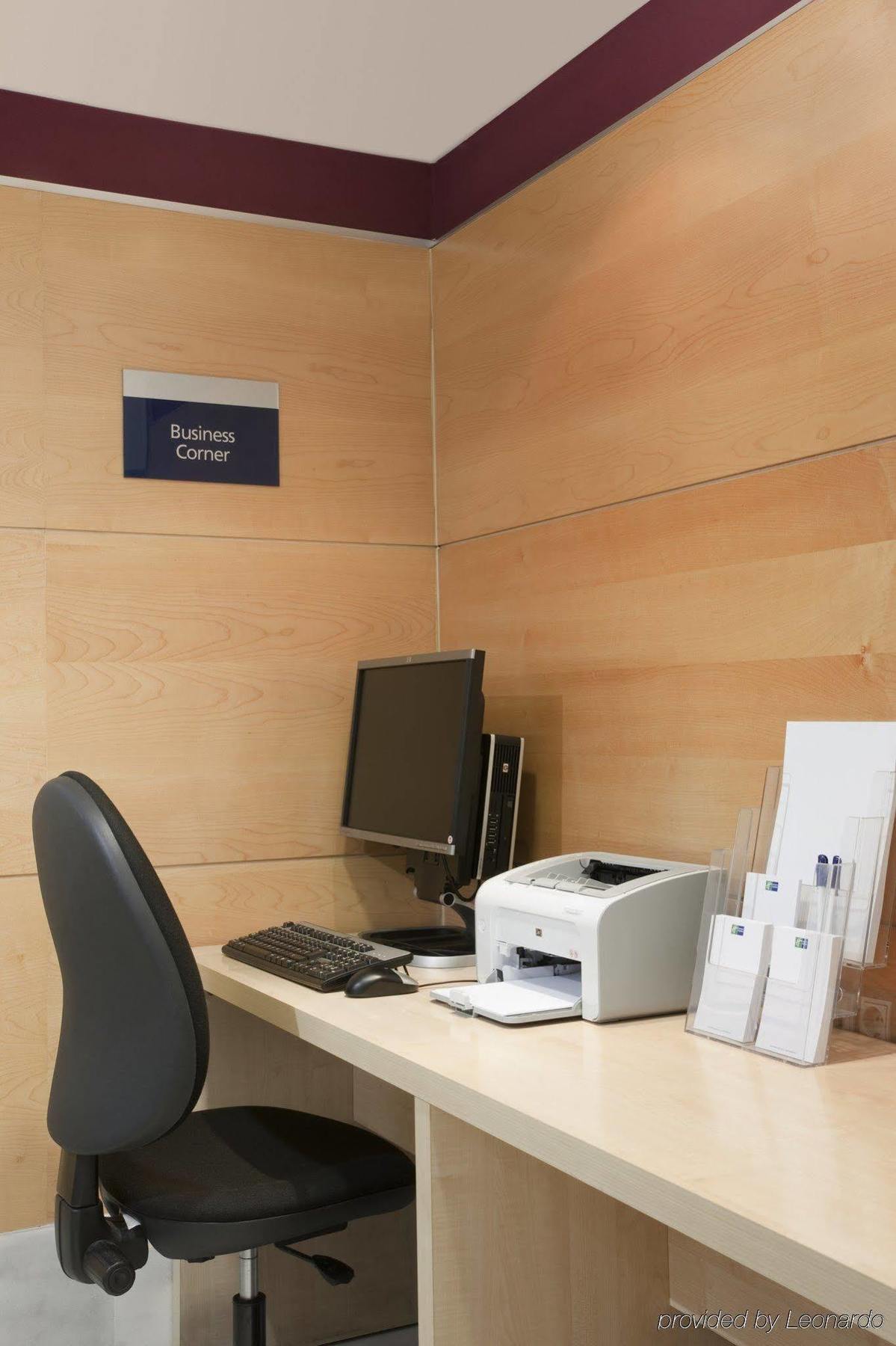Holiday Inn Express Alcobendas By Ihg Екстер'єр фото