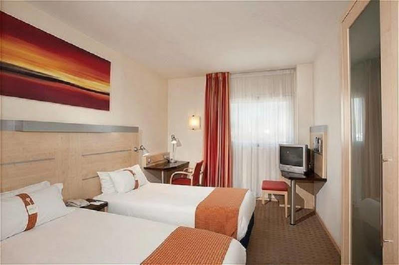 Holiday Inn Express Alcobendas By Ihg Екстер'єр фото